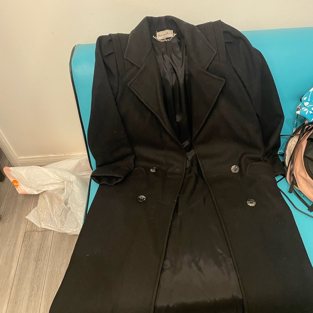80s or Y2K vintage alert! Elegant Black Women's Coat